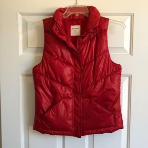 Old Navy red puffer vest women’s S